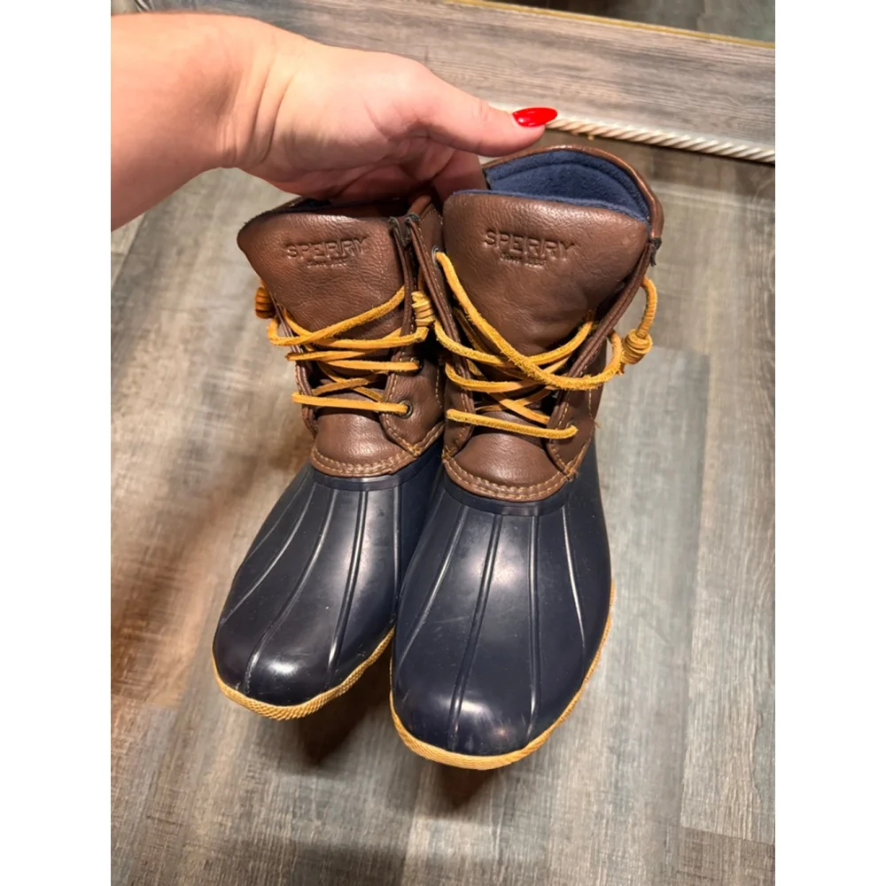 Girls' Sperry‎ Saltwater Boot Navy Brown Size 4M